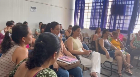 Estrutura do prÃ©dio que abriga alunos da Escola GetÃºlio Vargas gera protesto de grupo de mÃ£es