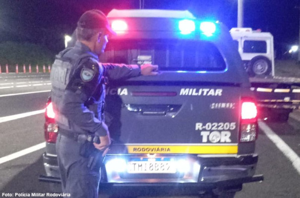 Motorista de caminhão procurado é preso após se envolver em acidente na Rodovia Assis Chateaubriand