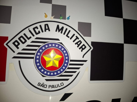 PolÃ­cia Militar apreende porÃ§Ãµes de droga durante patrulhamento em Osvaldo Cruz
