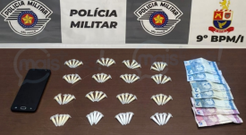 Homem tenta se esconder em bar e acaba preso com 80 porÃ§Ãµes de drogas em TupÃ£