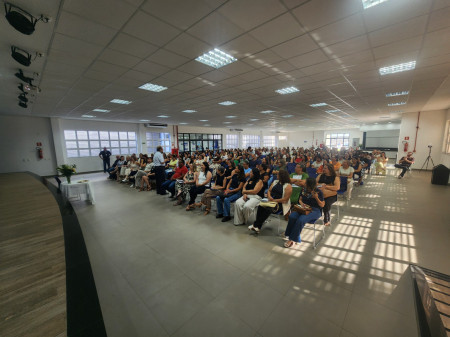 EducaÃ§Ã£o de OC traz palestra com Celso Vasconcellos em semana de planejamento educacional