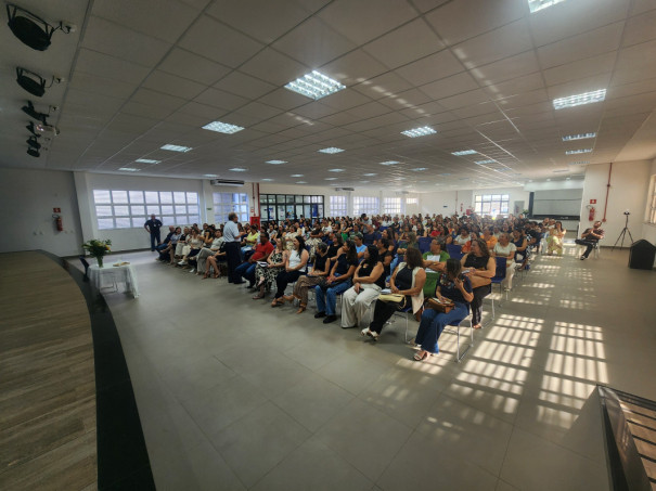 Educação de OC traz palestra com Celso Vasconcellos em semana de planejamento educacional