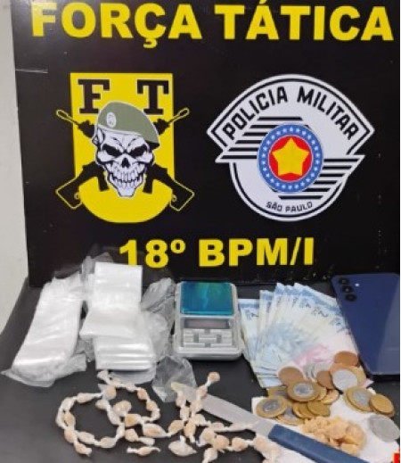 Com pedras de crack, dupla Ã© presa em flagrante por trÃ¡fico e associaÃ§Ã£o