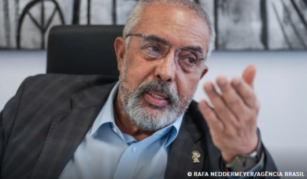 Não há mais razão para manter escala 6x1 e jornada de 44h, diz senador