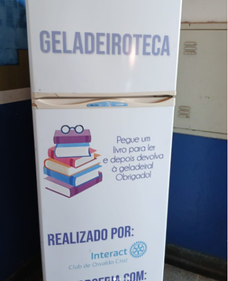 Geladeiroteca Ã© reabastecida com novos livros na RodoviÃ¡ria de Osvaldo Cruz