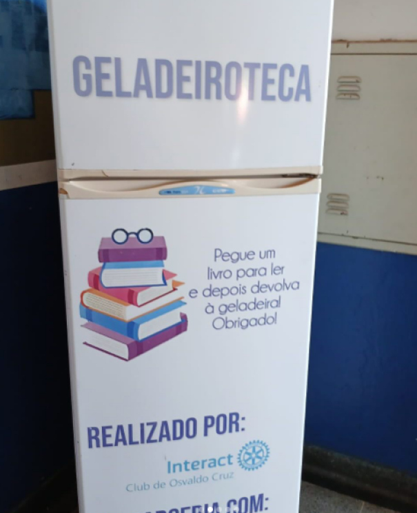 Geladeiroteca é reabastecida com novos livros na Rodoviária de Osvaldo Cruz