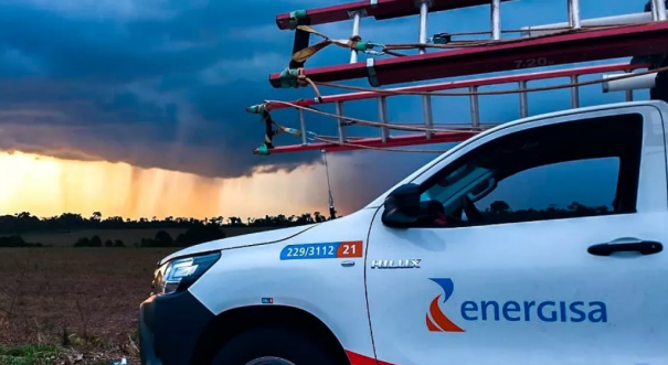 Energisa realiza manutenção e orienta clientes sobre os serviços na região