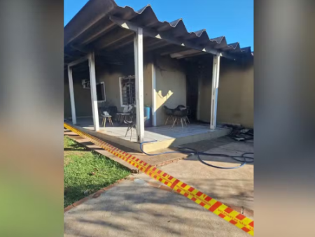 IncÃªndio interdita casa e deixa famÃ­lia desalojada em MartinÃ³polis