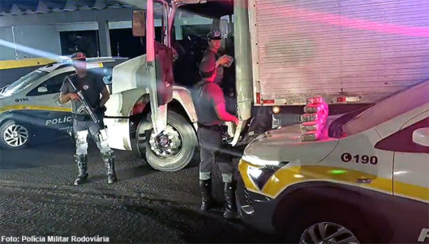 Caminhoneiro é preso com mais de 21 quilos de haxixe na Raposo Tavares