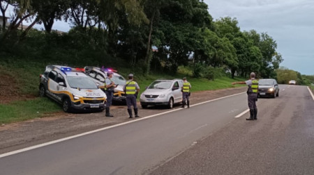 PolÃ­cia RodoviÃ¡ria autua 21 por dirigir sob efeito de Ã¡lcool e flagra 419 por excesso de velocidade