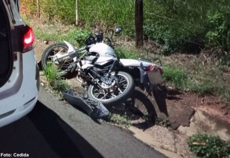 Motociclista Ã© detido apÃ³s fuga, direÃ§Ã£o perigosa e resistÃªncia Ã  abordagem em Iacri