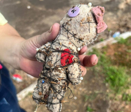 DRACENA: FamÃ­lia denuncia violaÃ§Ã£o de tÃºmulo e encontra boneco com agulhas