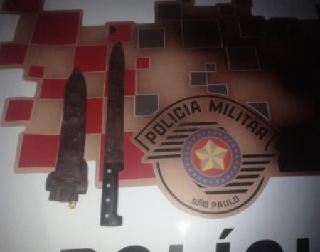 Homem Ã© preso em flagrante ao ameaÃ§ar familiares de morte com um facÃ£o