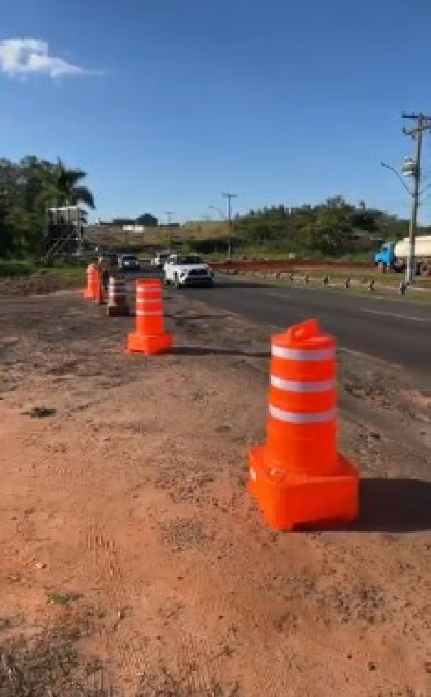 Ciclovia da Via de Acesso e Avenida José Martins são interditadas para obras de contenção da cratera da entrada de OC