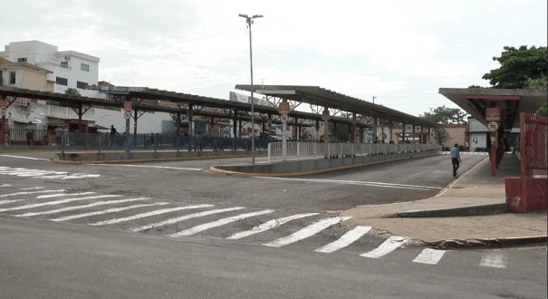 Idoso de 70 anos espanca mulher com socos e chutes no Terminal Urbano, no Centro de Presidente Prudente