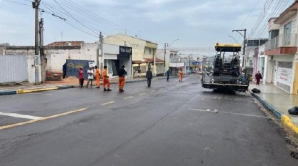 Recapeamento avança em trecho crítico da Avenida Vargas no centro de OC