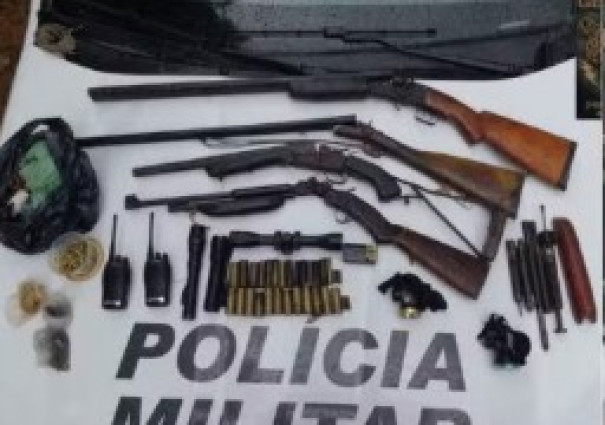 Polícia Ambiental apreende arsenal, equipamentos de caça e carne de animais silvestres durante fiscalização em Martinópolis