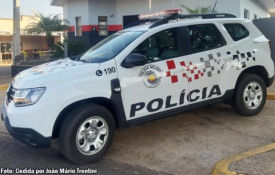 Homem Ã© preso com mandado em aberto em QuatÃ¡ apÃ³s suspeito tentar esconder o rosto com bonÃ©