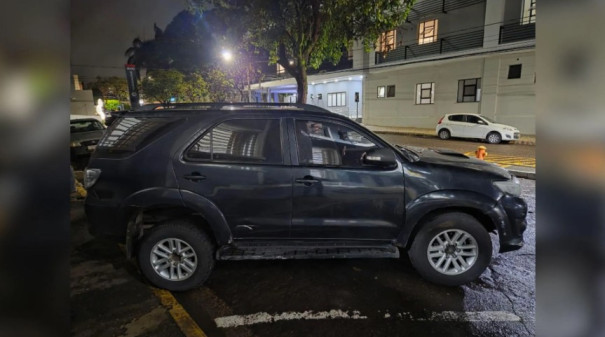 Homem é preso com caminhonete ‘dublê’ furtada que seria usada para contrabandear cigarros