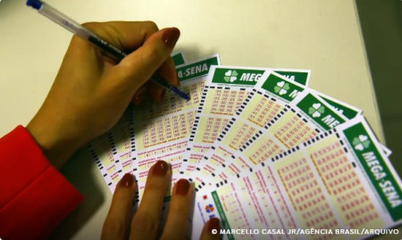 Mega-Sena acumula para R$ 112 milhÃµes; confira os nÃºmeros sorteados