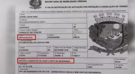 Homem recebe multa por pilotar moto sem cinto de seguranÃ§a: 'Fiquei tentando entender'