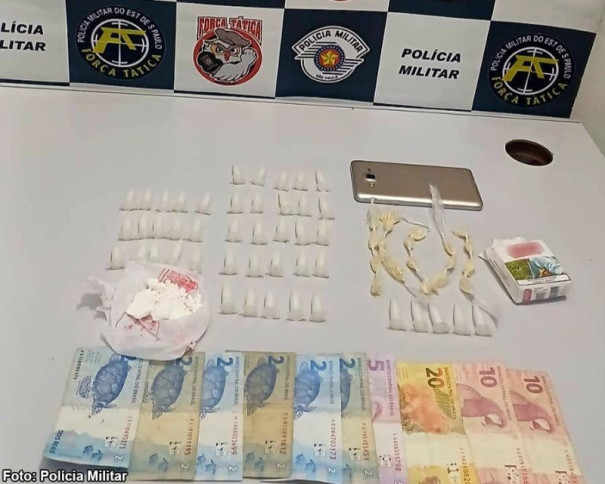 Indivíduo é preso no Jardim Esplanada em Bastos com diversas porções de cocaína e crack