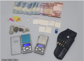 Homem Ã© flagrado com drogas e muniÃ§Ã£o apÃ³s tentar fugir da PM em Bastos
