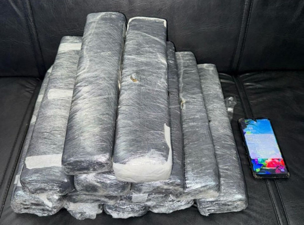 Ao esconder 14 tabletes de maconha em bagagem, mulher é presa no Terminal Rodoviário