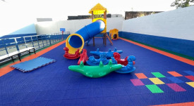 Prefeitura de Osvaldo Cruz realiza nova melhoria na CEI Dr. Vicente Gualtieri com piso especial para Ã¡rea de recreaÃ§Ã£o