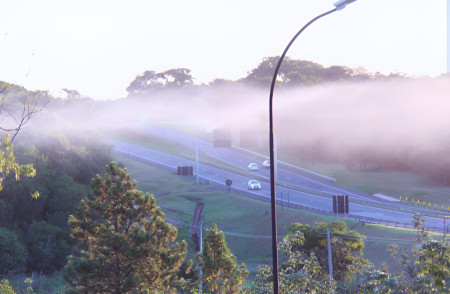 Neblina nas rodovias exige atenÃ§Ã£o e cuidados com o veÃ­culo; confira orientaÃ§Ãµes