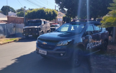 Dois homens sÃ£o presos durante operaÃ§Ã£o em Regente FeijÃ³; um Ã© suspeito de trÃ¡fico de drogas e o outro de violÃªncia domÃ©stica