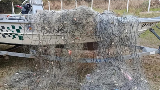 Fiscalização apreende 750 metros de redes de pesca armadas irregularmente no Rio Paraná, em Presidente Epitácio