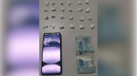 ApÃ³s desligar motocicleta ao ver viatura, homem Ã© preso com mais de 20 porÃ§Ãµes de cocaÃ­na, em Santo AnastÃ¡cio