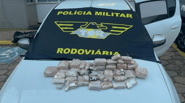 Com haxixe escondido em estrutura de carro, homem é preso por tráfico de droga em Pirapozinho
