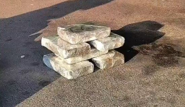 Adolescente de 17 anos é apreendido com seis quilos de maconha dentro da bagagem