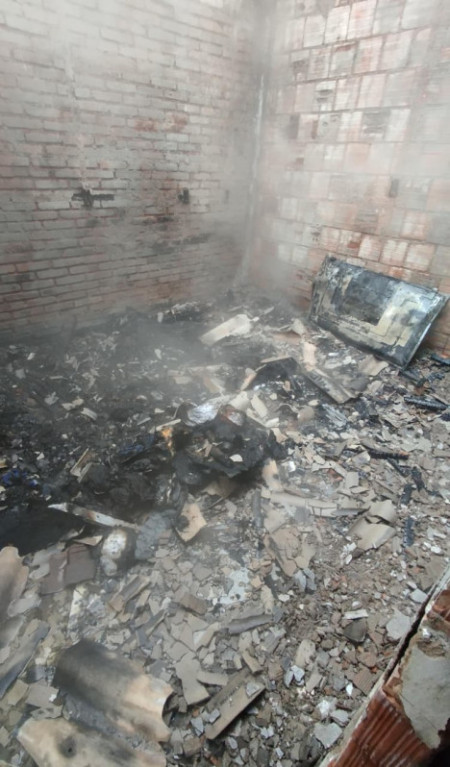 IncÃªndio atinge residÃªncia e mobiliza Corpo de Bombeiros em Osvaldo Cruz