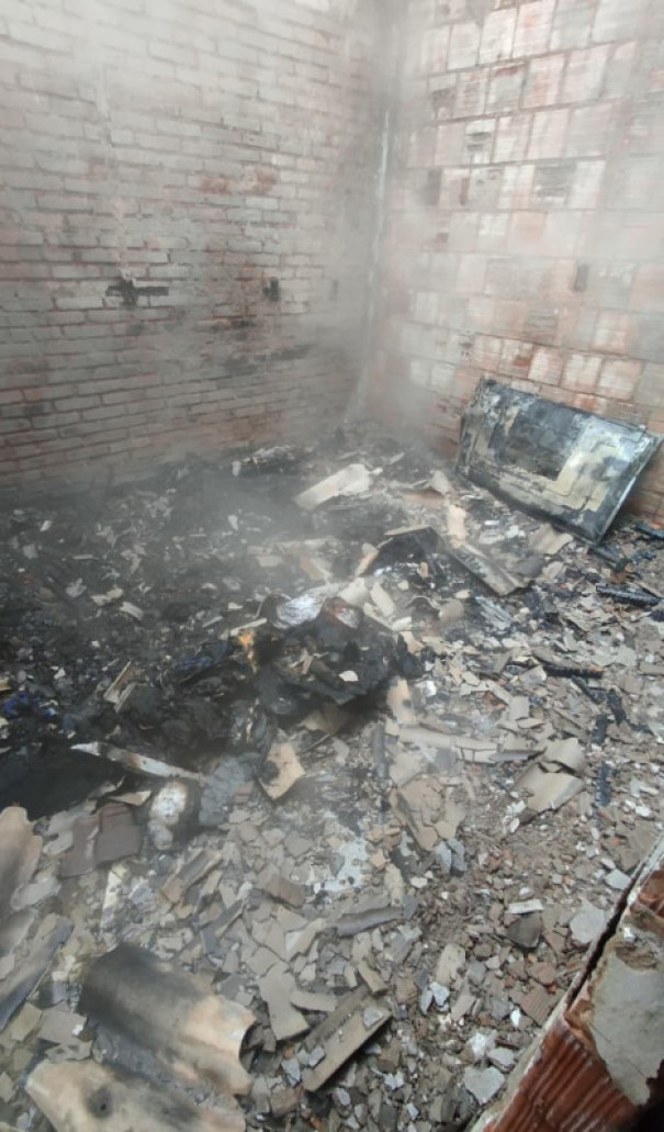 Incêndio atinge residência e mobiliza Corpo de Bombeiros em Osvaldo Cruz