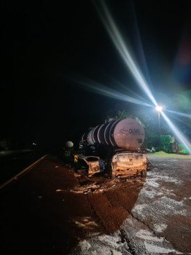 Motorista morre carbonizado apÃ³s colidir contra traseira de carreta estacionada na Rodovia Assis Chateaubriand