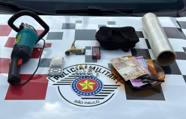 Ao apurar ocorrência de furto, PM prende homem por tráfico de drogas em Osvaldo Cruz