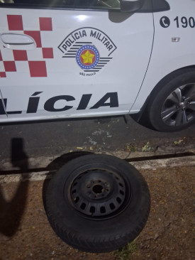 Homem foi detido apÃ³s furto em veÃ­culo em Osvaldo Cruz 