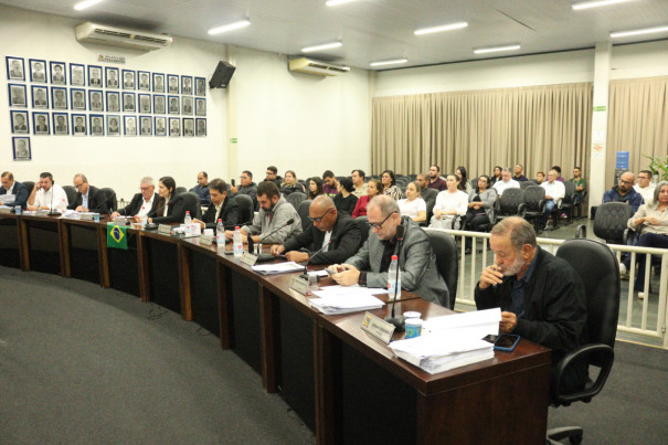 Projetos sobre nova secretaria, ensino integral, fios urbanos e “Carretas da Alegria” dão entrada na Câmara de Osvaldo Cruz