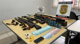 PolÃ­cia Militar e PolÃ­cia Civil realizam operaÃ§Ã£o conjunta com apreensÃ£o de armas e drogas em LucÃ©lia