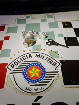 PolÃ­cia Militar prende homem por trÃ¡fico de drogas em Osvaldo Cruz