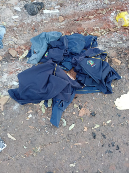  Secretaria de EducaÃ§Ã£o de Osvaldo Cruz recebe denÃºncia de uniformes escolares novos jogados no lixo
