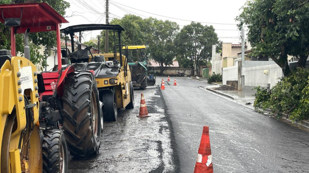 Programa de recapeamento asfáltico começa pelo bairro Orlando Bergamaschi em Osvaldo Cruz