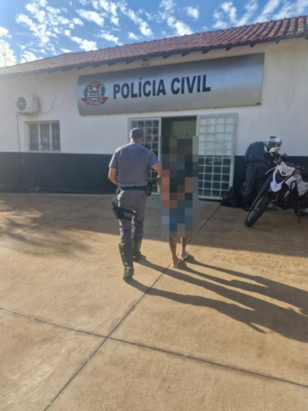 PolÃ­cia Militar apreende droga e katana durante abordagem em Osvaldo Cruz