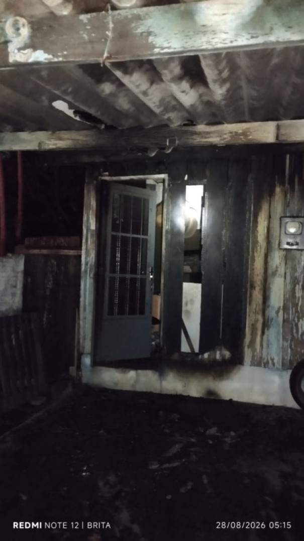 Corpo de Bombeiros atende ocorrência de incêndio em residência em Osvaldo Cruz