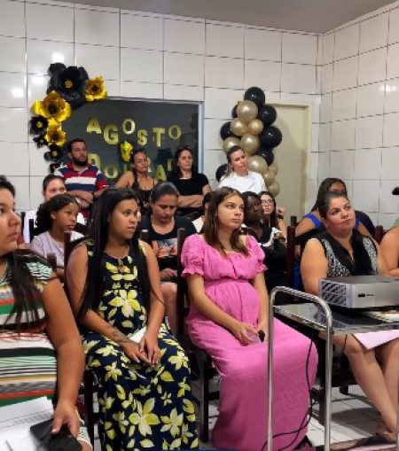 Agosto Dourado reforÃ§a importÃ¢ncia da amamentaÃ§Ã£o em aÃ§Ã£o realizada pela PoliclÃ­nica Municipal