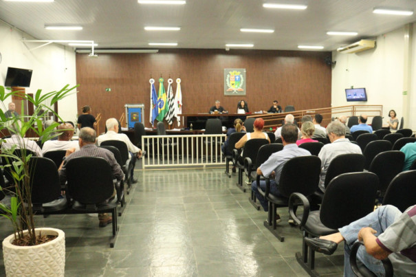 Audiência pública debate futuro do estacionamento rotativo em Osvaldo Cruz