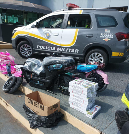 Dupla Ã© presa com mercadorias sem documentaÃ§Ã£o fiscal, haxixe, skunk e ampolas de anabolizante